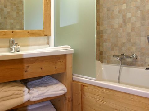 APPARTEMENT 4 personnes - 2 pièces cabine 4 personnes APPARTEMENT 4 personnes - 2 pièces cabine 4 personnes