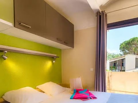 BUNGALOW 5 personnes - Essentiel Bung Chambre 5 personnes Terrrasse