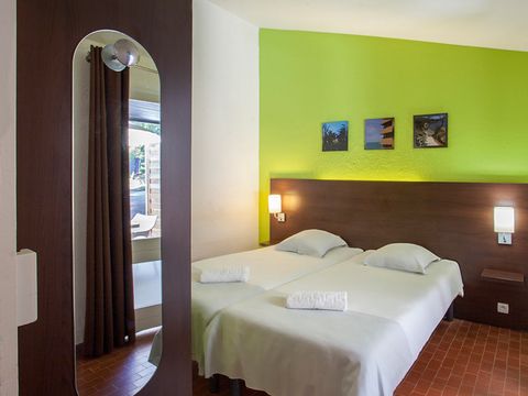 BUNGALOW 5 personnes - CLASSIQUE - 3P5Q