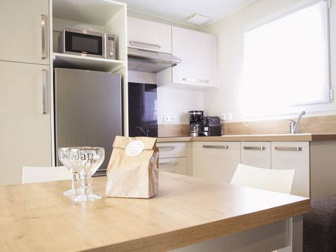 Lodge 4 personnes - Serenity 33,9 m² - 2 chambres - 2 salles de bain - Terrasse - TV