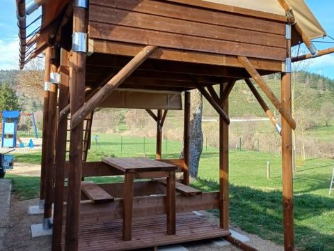 Tente en toile et en bois 2 personnes - Tente Bivouac sur pilotis bois et toile, sans sanitaires pour 2 personnes