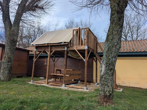 Tente en toile et en bois 2 personnes - Tente Bivouac sur pilotis bois et toile, sans sanitaires pour 2 personnes
