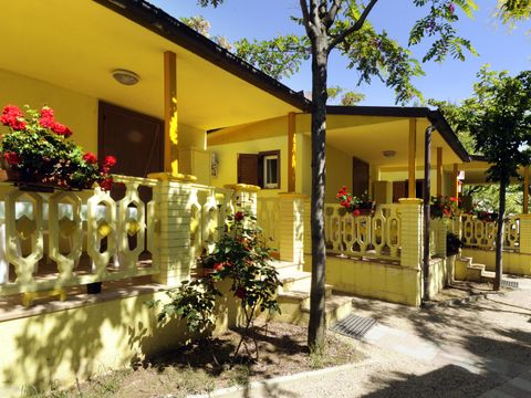 BUNGALOW 4 personnes - En dur - une pièce