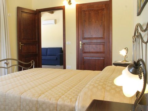 APPARTEMENT 4 personnes - Vue jardin  4 personnes - 1 chambre avec lit double + 2 lits supplémentaires