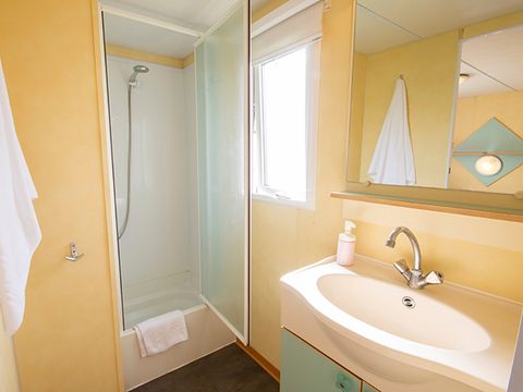 BUNGALOW 5 personnes - 2 chambres 4 adultes + 1 enfant