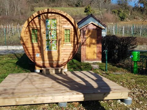 HÉBERGEMENT INSOLITE 2 personnes - Hébergement Tonneau - Sans sanitaires - Toilette sèche