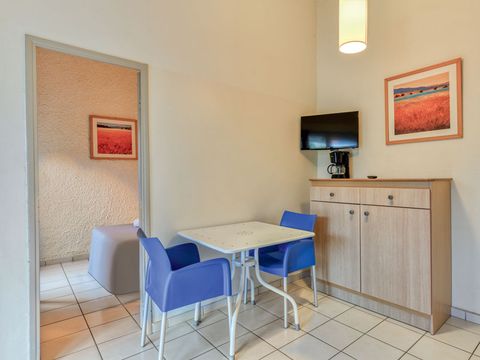 APPARTEMENT 4 personnes - 2/4 personnes (Séjour + Petit-déjeuner)