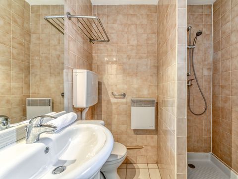 APPARTEMENT 4 personnes - 2/4 personnes (Séjour + Petit-déjeuner)