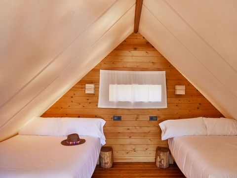Tente en toile et en bois 4 personnes - Tente Tamaral - 16m²