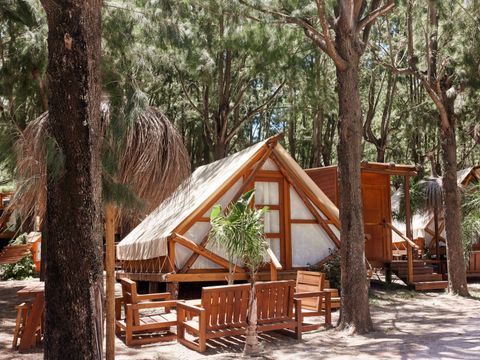 Tente en toile et en bois 4 personnes - Tente Tamaral - 16m²