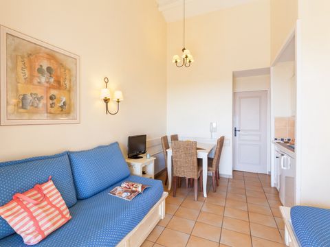 APPARTEMENT 4 personnes - - 1 alcôve de couchage - Terrasse ou balcon