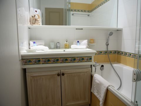 APPARTEMENT 4 personnes - - 1 alcôve de couchage - Terrasse ou balcon