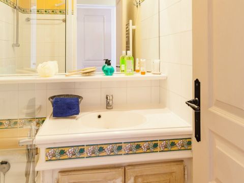 APPARTEMENT 4 personnes - - 1 alcôve de couchage - Terrasse ou balcon - Vue sur la mer