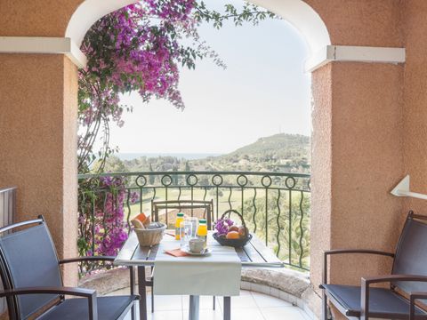 Studio 4 personnes - 1 alcôve - Terrasse - Climatisé - Rénové