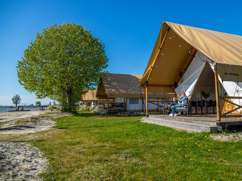 TENTE TOILE ET BOIS 6 personnes - Tente Glamping Bord de mer Luxe