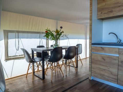 TENTE TOILE ET BOIS 6 personnes - Tente Glamping Bord de mer Luxe