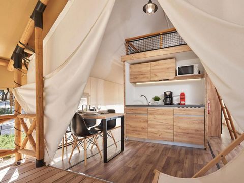 TENTE TOILE ET BOIS 4 personnes - Tente Glamping Bord de mer Luxe