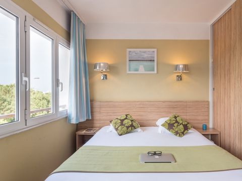 APPARTEMENT 6 personnes - - 1 chambre + 1 alcôve - Terrasse - Climatisation