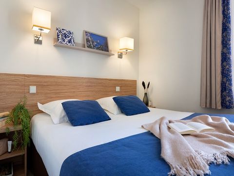 APPARTEMENT 4 personnes - - 1 chambre - Bain à remous - Terrasse - Climatisation - Vue sur le port