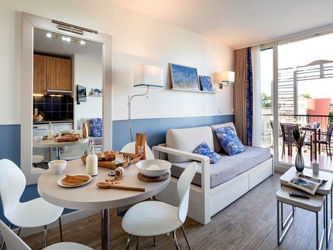 APPARTEMENT 4 personnes - - 1 chambre - Bain à remous - Terrasse - Climatisation - Vue sur le port