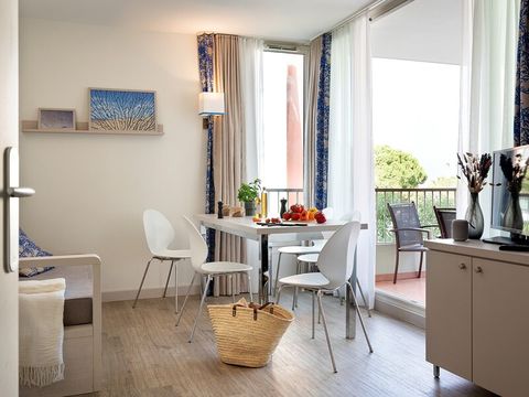 APPARTEMENT 6 personnes - - 1 chambre + 1 alcôve - Terrasse - Climatisation