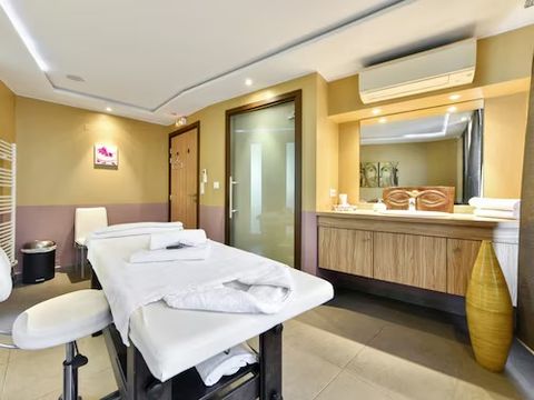 Pierre & Vacances Premium Résidence Port Prestige - Camping Alpes-Maritimes - Image N°30