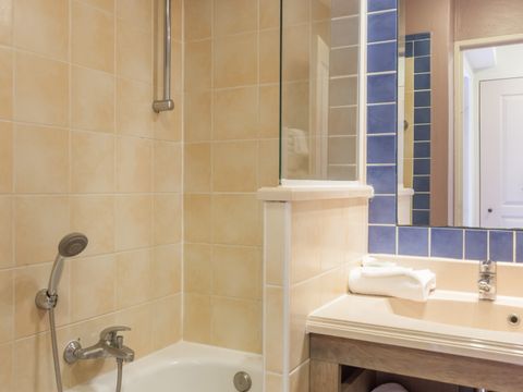 APPARTEMENT 4 personnes - (max. 3 adultes) Standard