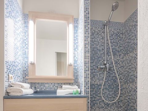 APPARTEMENT 6 personnes - 1 chambre + 1 coin nuit - Vue mer - Climatisation - Terrasse ou balcon