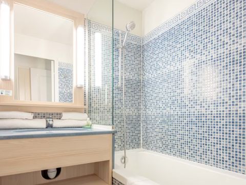 APPARTEMENT 6 personnes - 1 chambre + 1 coin nuit - Climatisation - Terrasse ou balcon