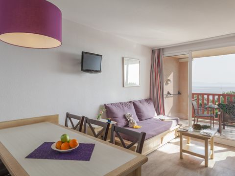 APPARTEMENT 6 personnes -  1 chambre + 1 coin nuit - Terrasse ou balcon - Vue sur le jardin