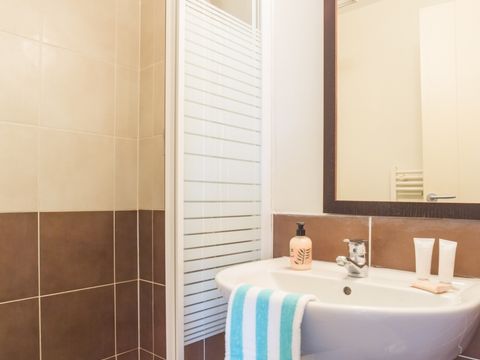 APPARTEMENT 6 personnes - 1 CHAMBRE + 1 COIN NUIT - VUE JARDIN