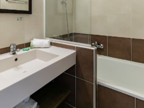 APPARTEMENT 7 personnes - 2 CHAMBRES - DUPLEX - VUE JARDIN