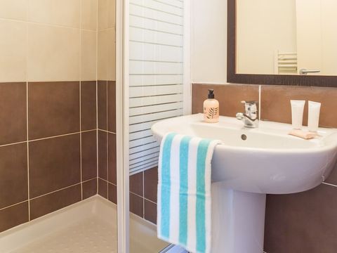 APPARTEMENT 6 personnes - 1 CHAMBRE + 1 COIN NUIT - VUE JARDIN