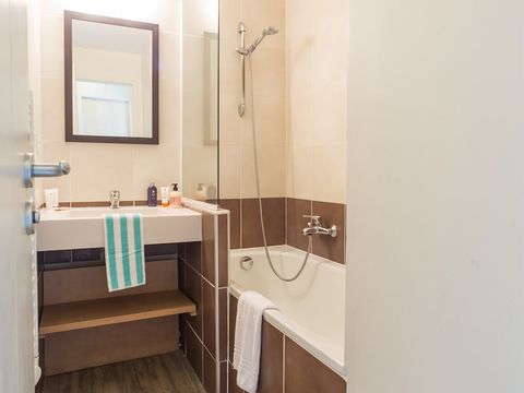 APPARTEMENT 6 personnes - 1 CHAMBRE + 1 COIN NUIT - VUE JARDIN