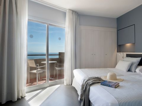 CHAMBRE 2 personnes - Chambre supérieure climatisée avec vue sur la mer