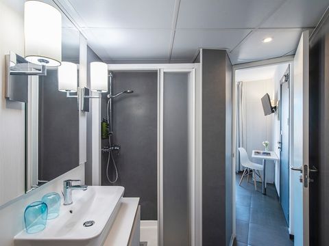 CHAMBRE 2 personnes - Chambre Individuelle - Balcon