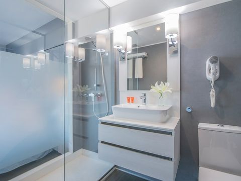 CHAMBRE 2 personnes - Chambre supérieure climatisée avec vue sur la mer