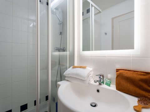 APPARTEMENT 6 personnes - 1 chambre + 1 coin nuit - Terrasse ou balcon - Vue mer - Rénové