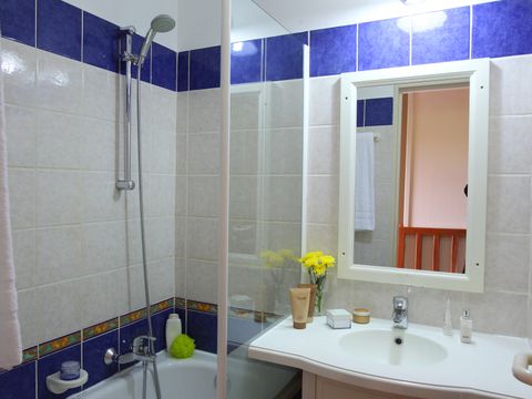 APPARTEMENT 4 personnes - 1 chambre - terrasse ou balcon - climatisé - rénové