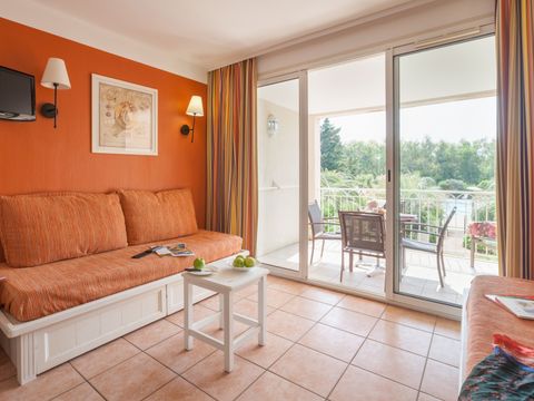 APPARTEMENT 5 personnes - 1 chambre - Terrasse ou balcon - Vue sur la piscine - Climatisé