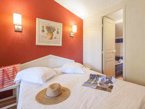 MAISON 8 personnes - 2 chambres + 1 coin nuit - triplex- terrasse - climatisé - rénové