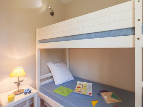 MAISON 8 personnes - 2 chambres + 1 coin nuit - triplex- terrasse - climatisé - rénové