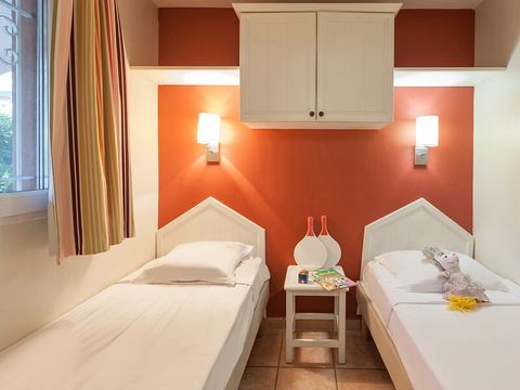 STUDIO 4 personnes - 1 coin nuit - Terrasse ou balcon - Climatisé