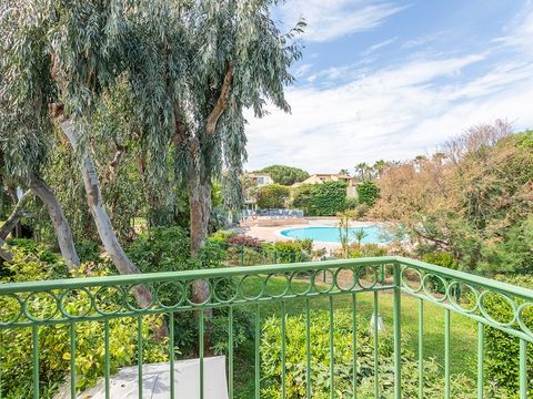 MAISON 8 personnes - 2 chambres + 1 coin nuit - triplex- terrasse - climatisé - rénové