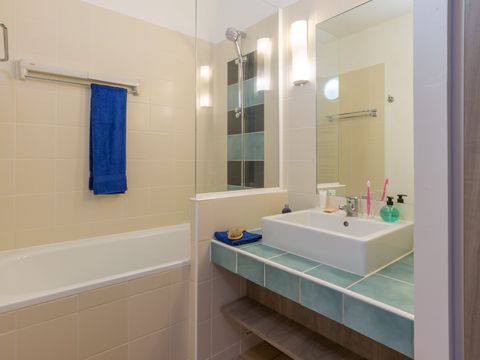 APPARTEMENT 5 personnes - 1 CHAMBRE - TERRASSE OU BALCON - VUE MER