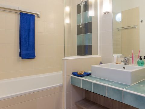 APPARTEMENT 5 personnes - 1 CHAMBRE - TERRASSE OU BALCON - VUE MER