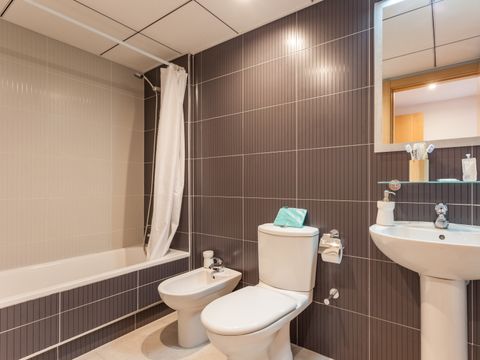 APPARTEMENT 4 personnes - 2 CHAMBRES - BALCON