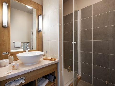 APPARTEMENT 10 personnes - 4 chambres - Balcon - Vue montagne