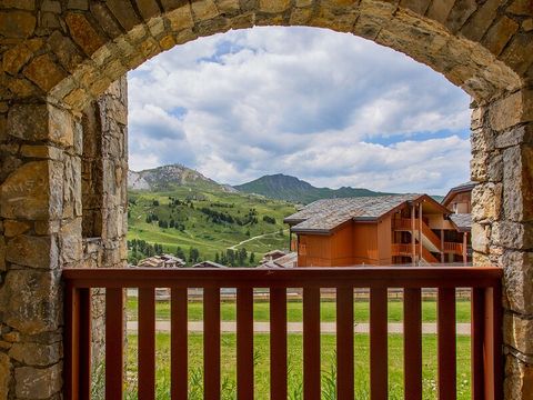 APPARTEMENT 6 personnes - - 1 chambre + 1 alcôve - Vue sur la montagne - Orientation sud