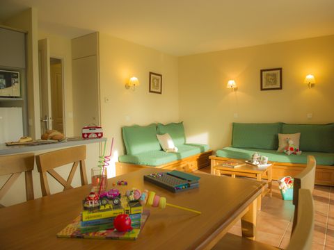 APPARTEMENT 7 personnes - 1 CHAMBRE + 1 COIN NUIT - TERRASSE OU BALCON